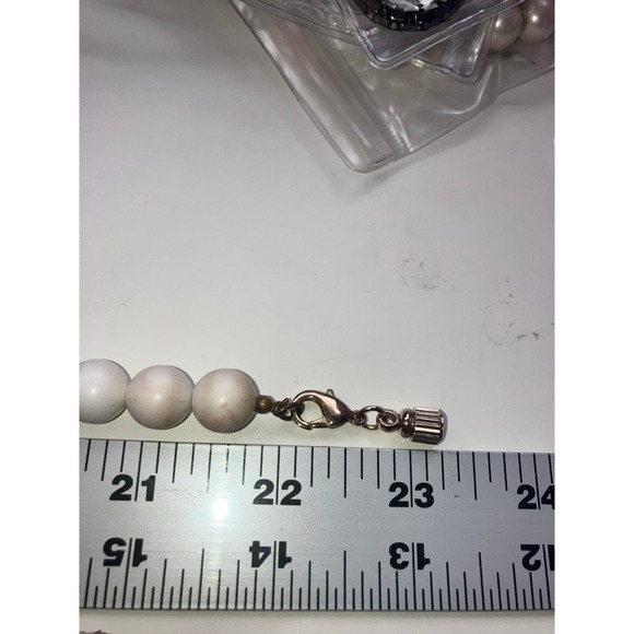 Vintage Red, White & Gold-Tone Magnetic 23.25" Necklace! - Picture 8 of 9